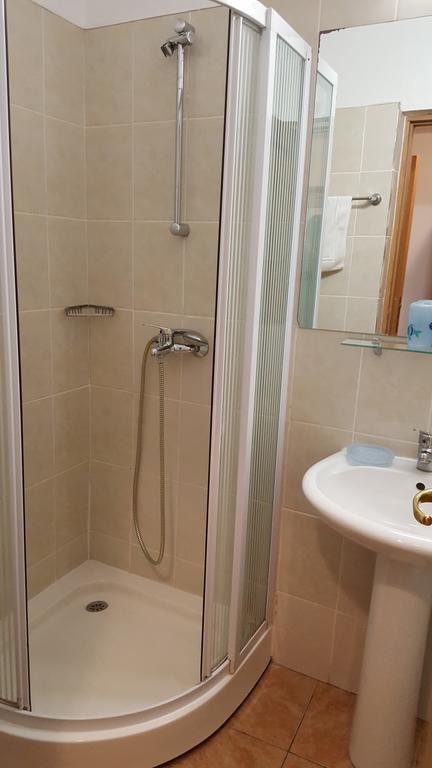 فندق Floarea Soarelui شيا المظهر الخارجي الصورة